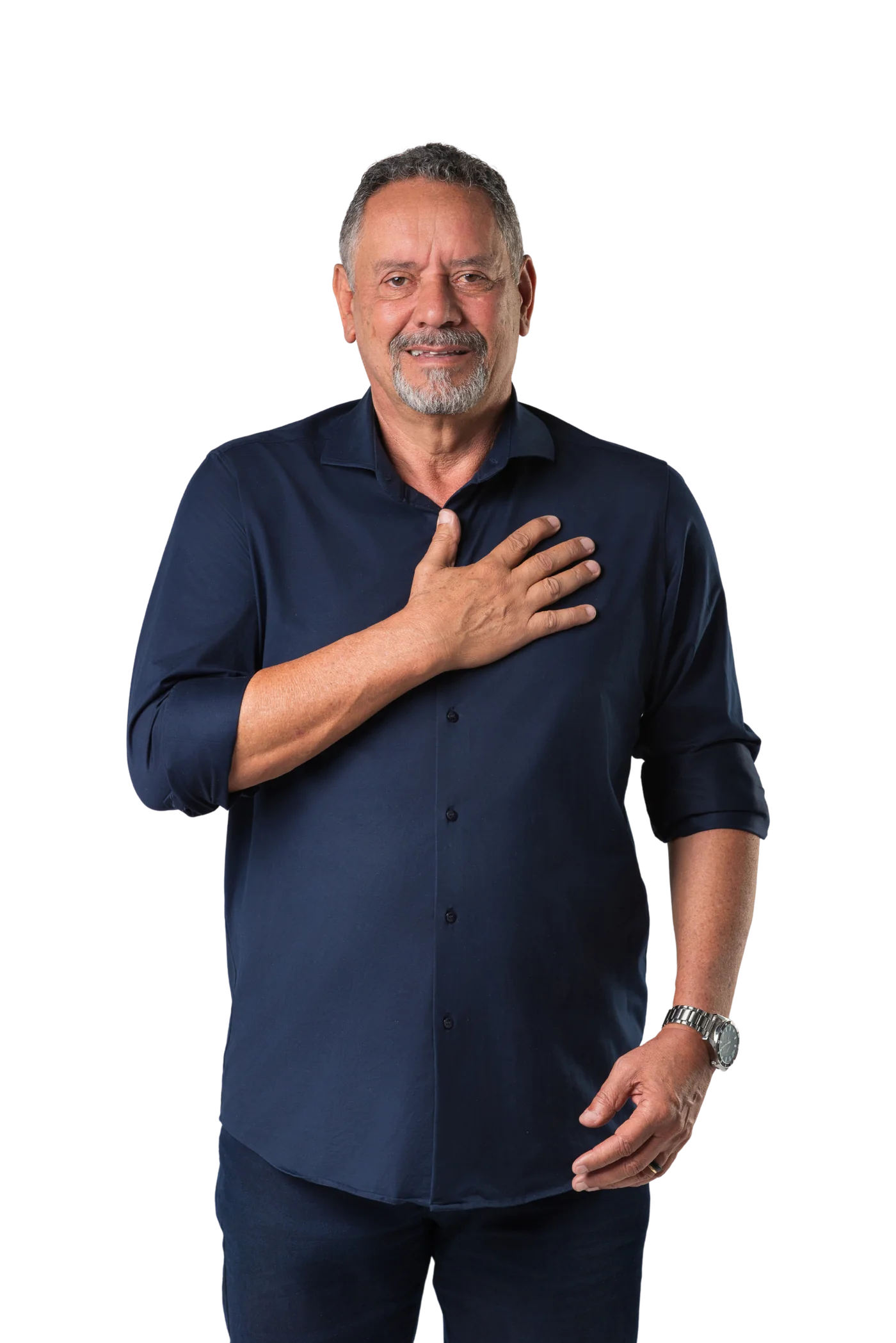 Marquinho Lemos com a mão no coração